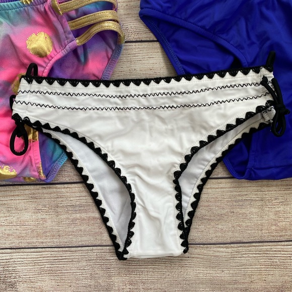 ⭐️ SOLD ⭐️ VENUS Bikini Bottom BUNDLE Size 4 - Picture 3 of 10